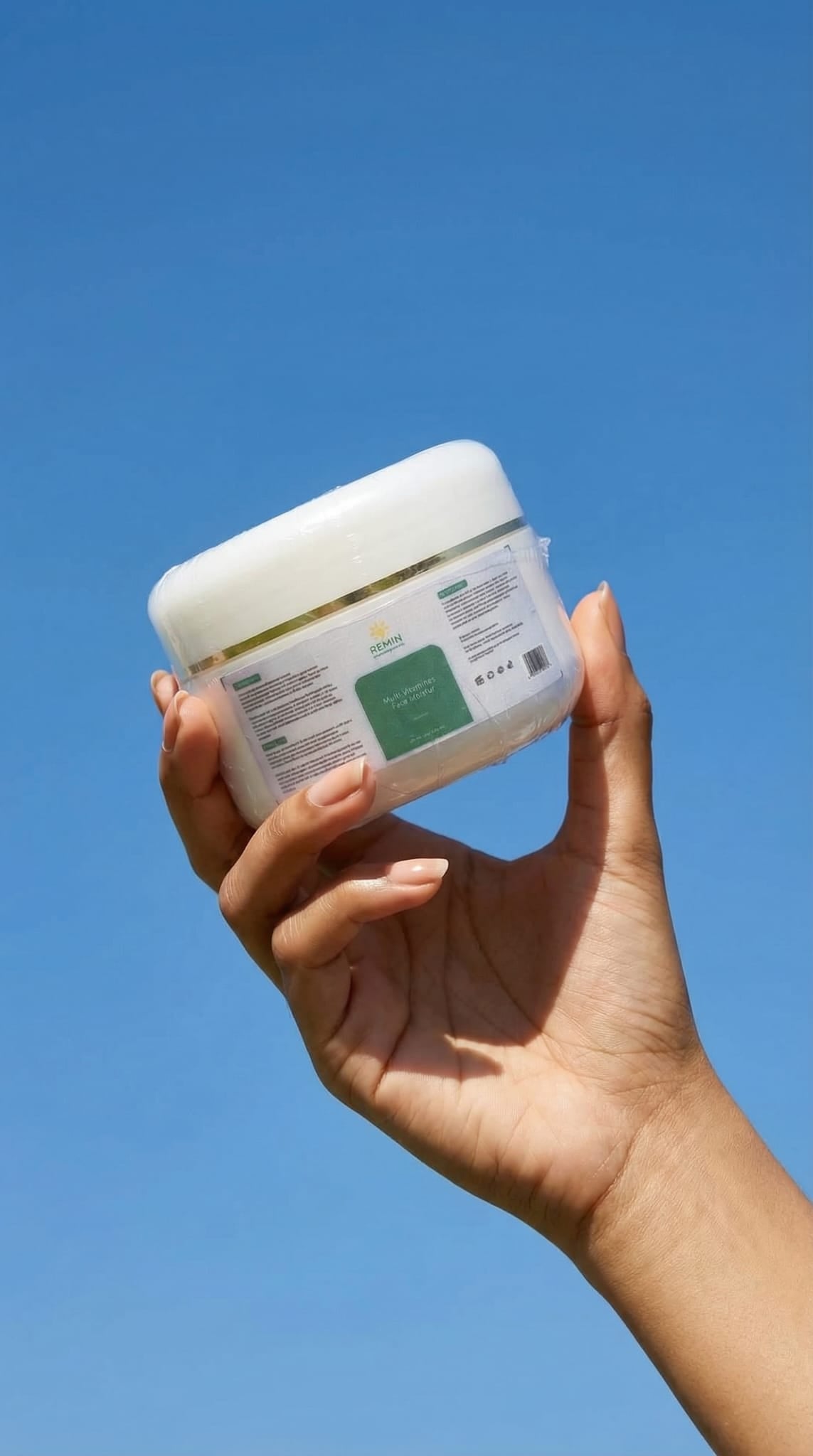 Crème hydratante visage multivitaminée / Crème éclaircissante pour le visage